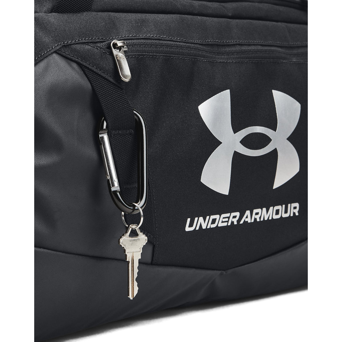 UA Undeniable 5.0 Small - Black / Black / Metallic Silver - 001